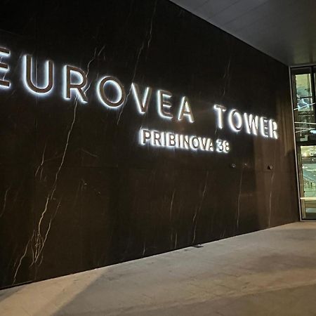 Nikas Eurovea Apartments - Free Parking บราติสลาวา ภายนอก รูปภาพ