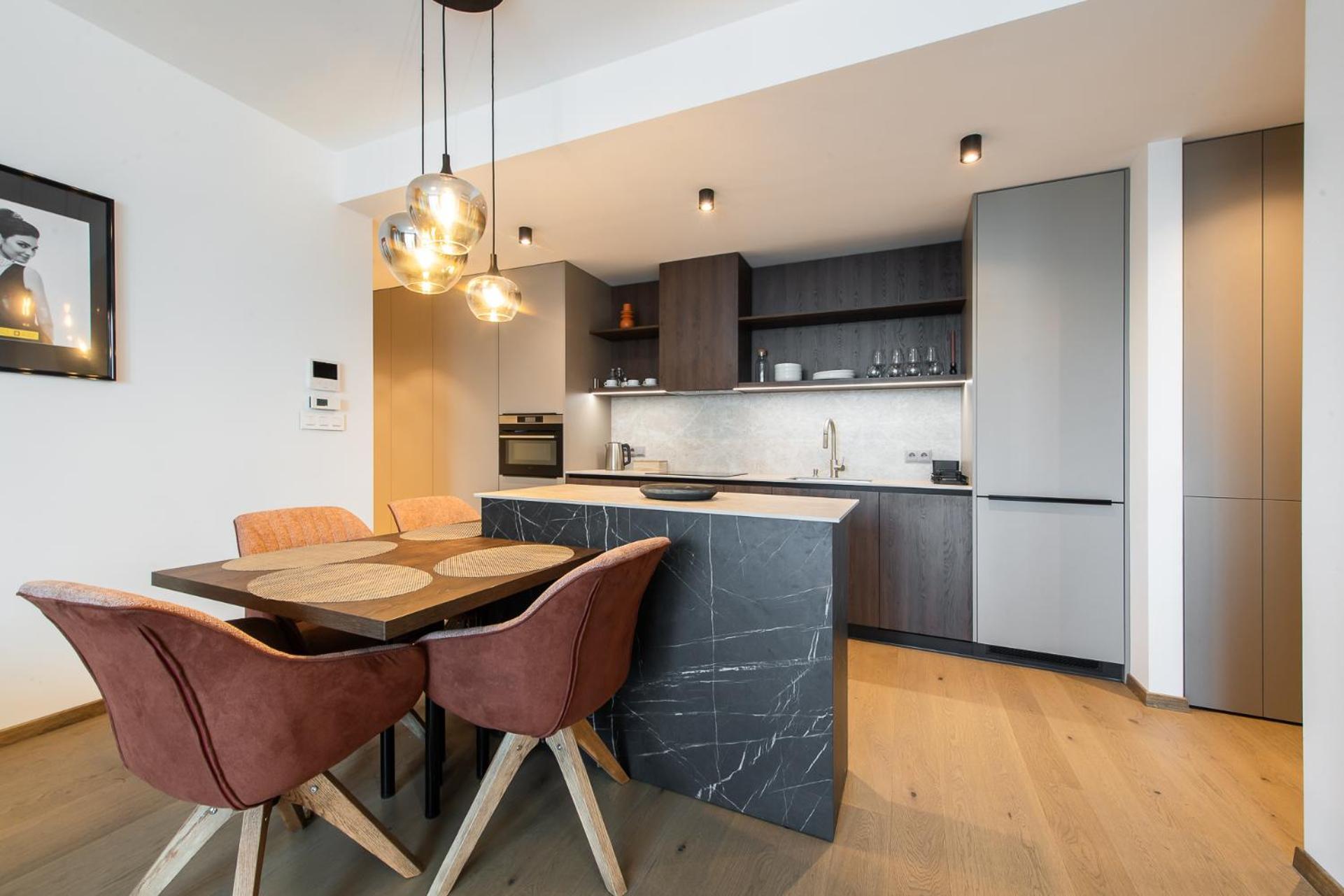 Nikas Eurovea Apartments - Free Parking บราติสลาวา ภายนอก รูปภาพ